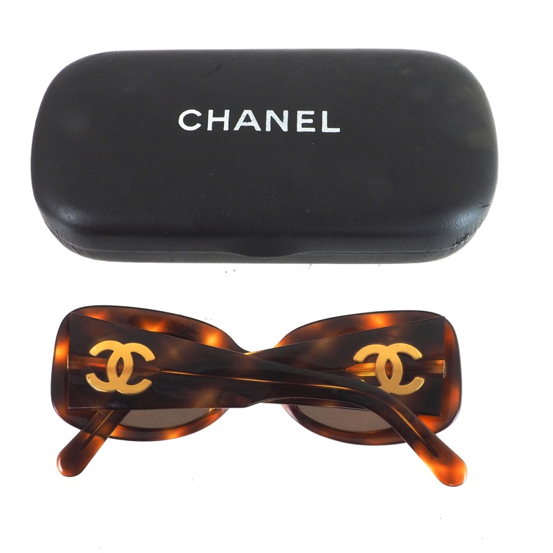 Chanel Vintage Chanel Quilted Tortoise Shell & Gold CC Logo