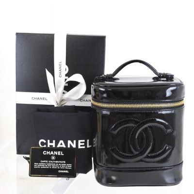 Vintage Chanel Mint Condition Black Patent Leather Vanity Bag — CC Logo / Gold Hardware Hand Bag