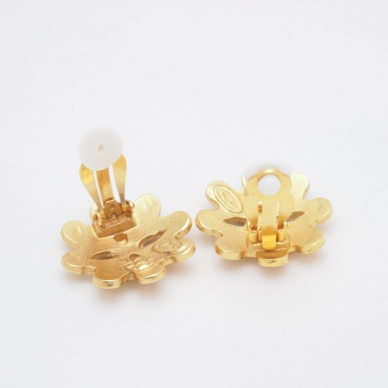 Vintage Chanel Flower Motif Gold Earrings Excellent Condition 
