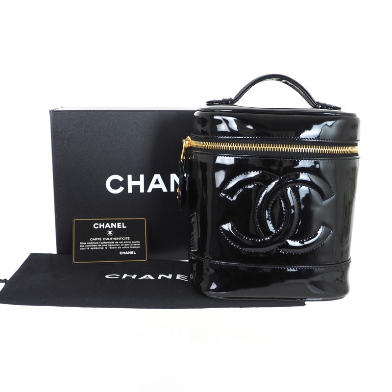 Chanel 2022 Patent Vanity Case w/ Chain - Black Mini Bags, Handbags -  CHA852720