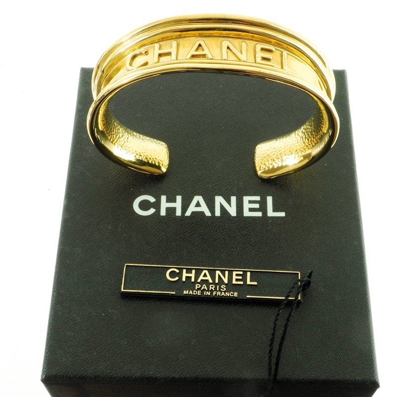 CHANEL Vintage Logo Bracelet Collections Couture #71 CHANEL Vintage Logo Bracelet Collections Couture