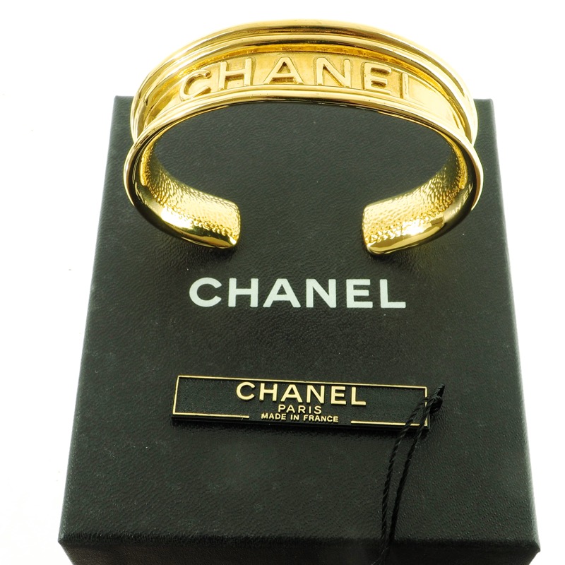 Vintage Chanel Bracelet CC Gold Turn Lock Cuff 97A  EYECATCHERSLUXE