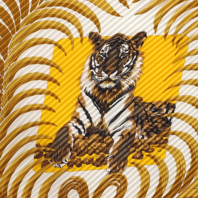 Tigre Royal Framed Vintage Silk Scarf 32