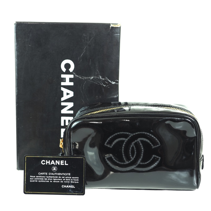 Vintage Chanel Patent CC Cosmetic Toilette Bag Case - Nina Furfur Vintage  Boutique