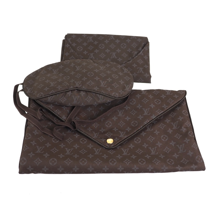 louis vuitton travel set neck pillow sleep mask